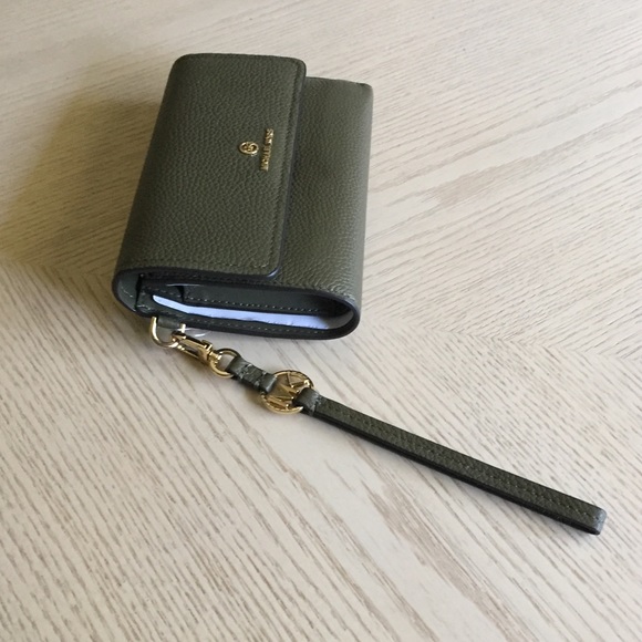 Michael Kors Olive Leather Phone Wristlet - Picture 2 of 13